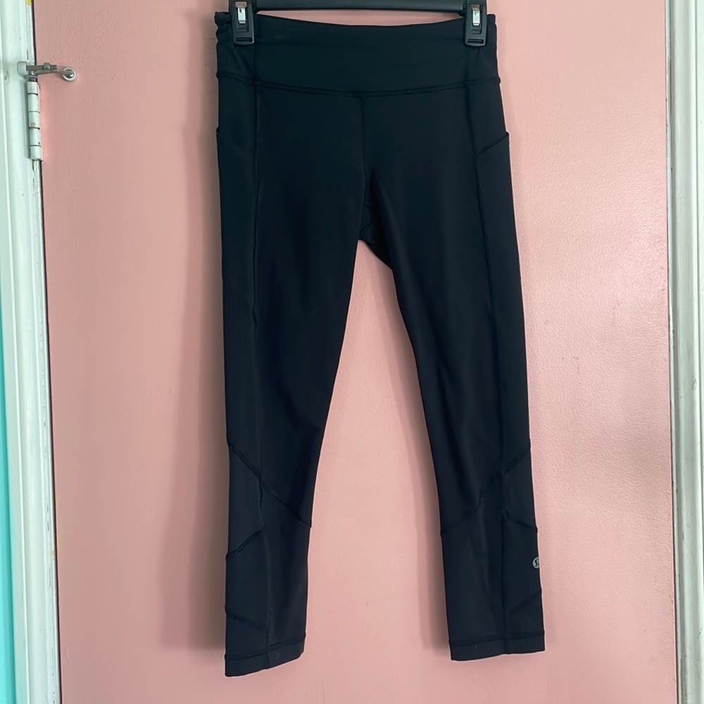 Black crop Lululemon leggings